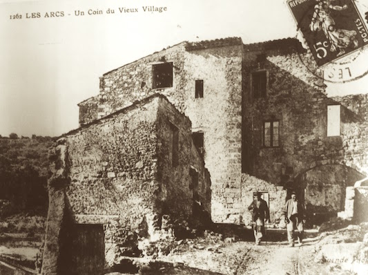 Exploring Provence: a trip through Les Arcs medieval village