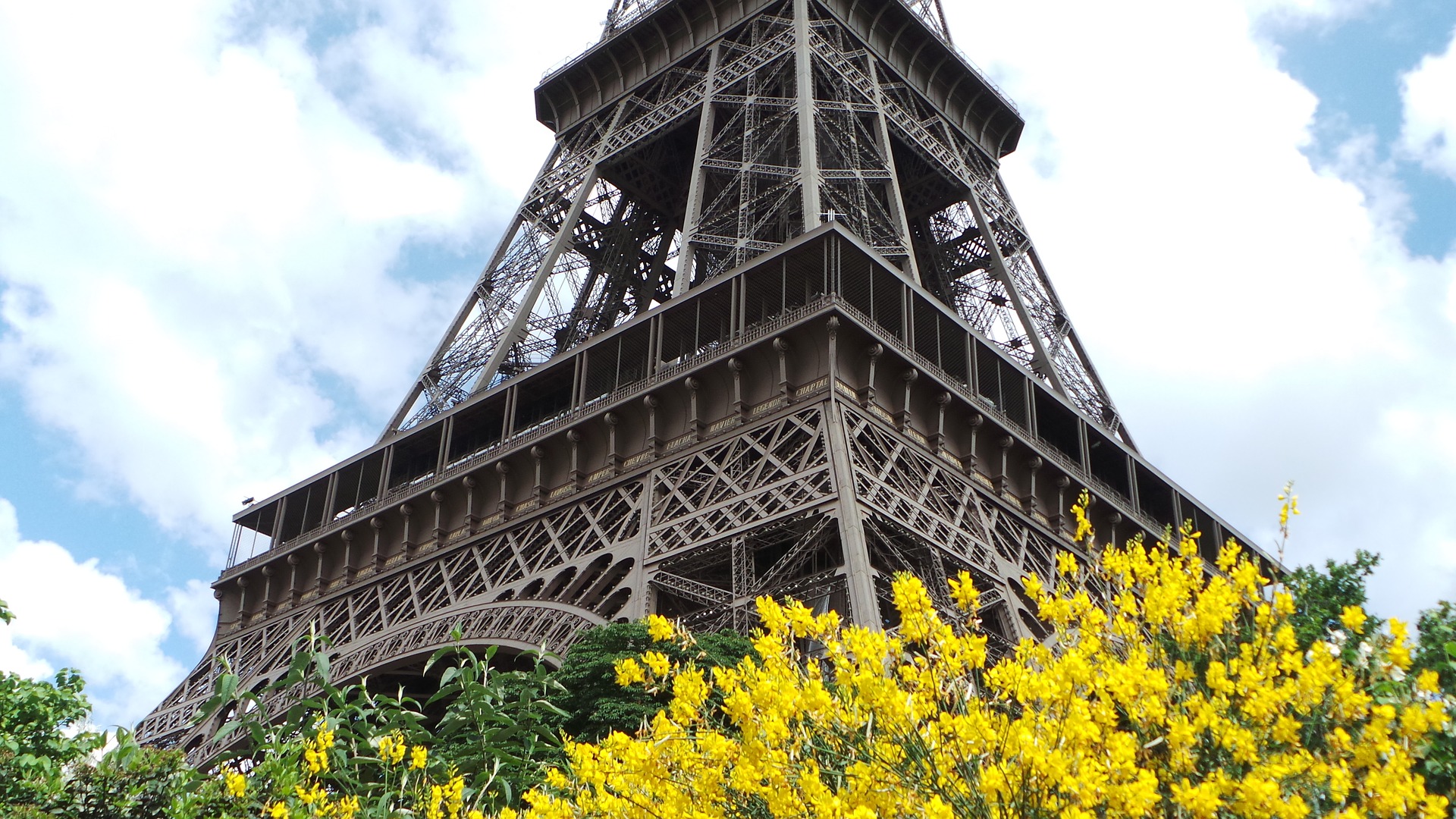 MyFrenchLife™ – MyFrenchLife.org - Paris in April - 2017 - Paris in spring - whats on - Eiffel Tower 